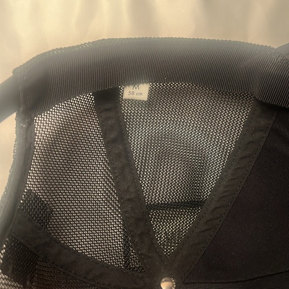 GUCCI GG Logo Mesh Cap - Picture 4 of 5